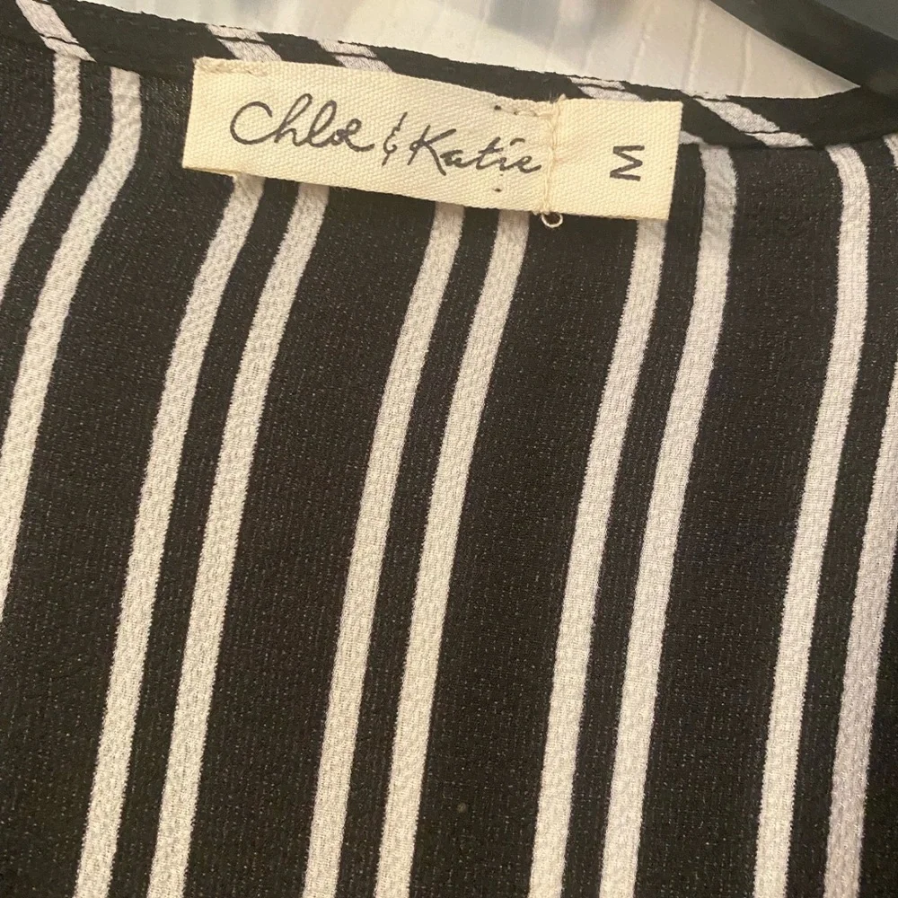 Women’s tie shirt. - Picture 2 of 3